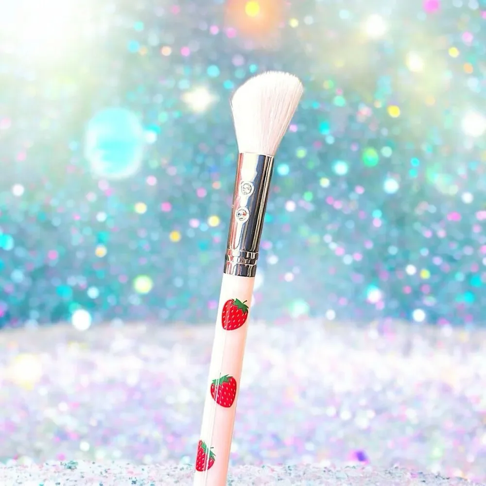 SLMISSGLAM Strawberry Blusher & Contour Brush NEW IN PACKAGE MSRP $28